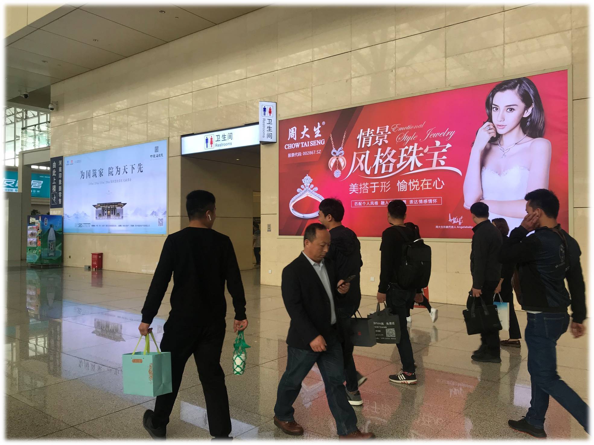 鄭州高鐵站與新鄭機(jī)場(chǎng) 雙樞紐聯(lián)動(dòng)，打造中原廣告發(fā)布新高地